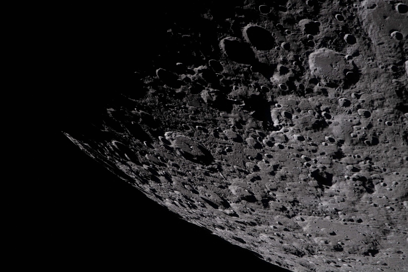 Imagem do solo lunar divulgada pela Nasa dia 6 de abril de 2026 — Foto: NASA / AFP