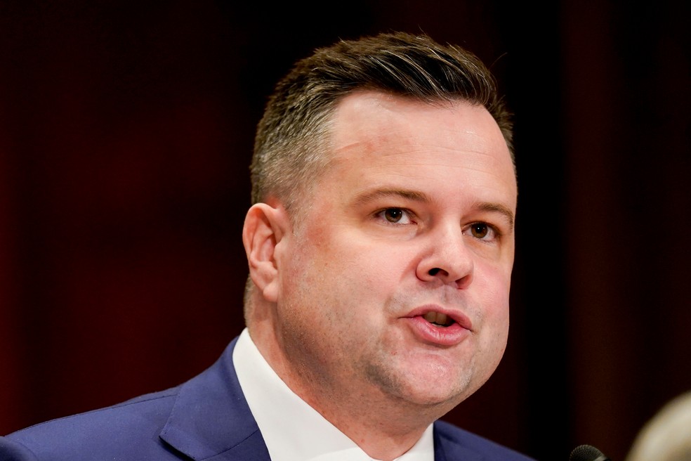 Bill Pulte, chefe da Agência Federal de Financiamento Habitacional dos EUA, em sua sabatina no Senado americano. Ele iniciou investigação sobre Lisa Cook — Foto: Al Drago/Bloomberg