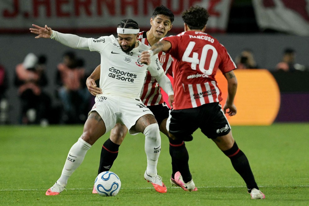 Corinthians empatou com o Estudiantes na ida das quartas de final da Libertadores — Foto: JUAN MABROMATA / AFP