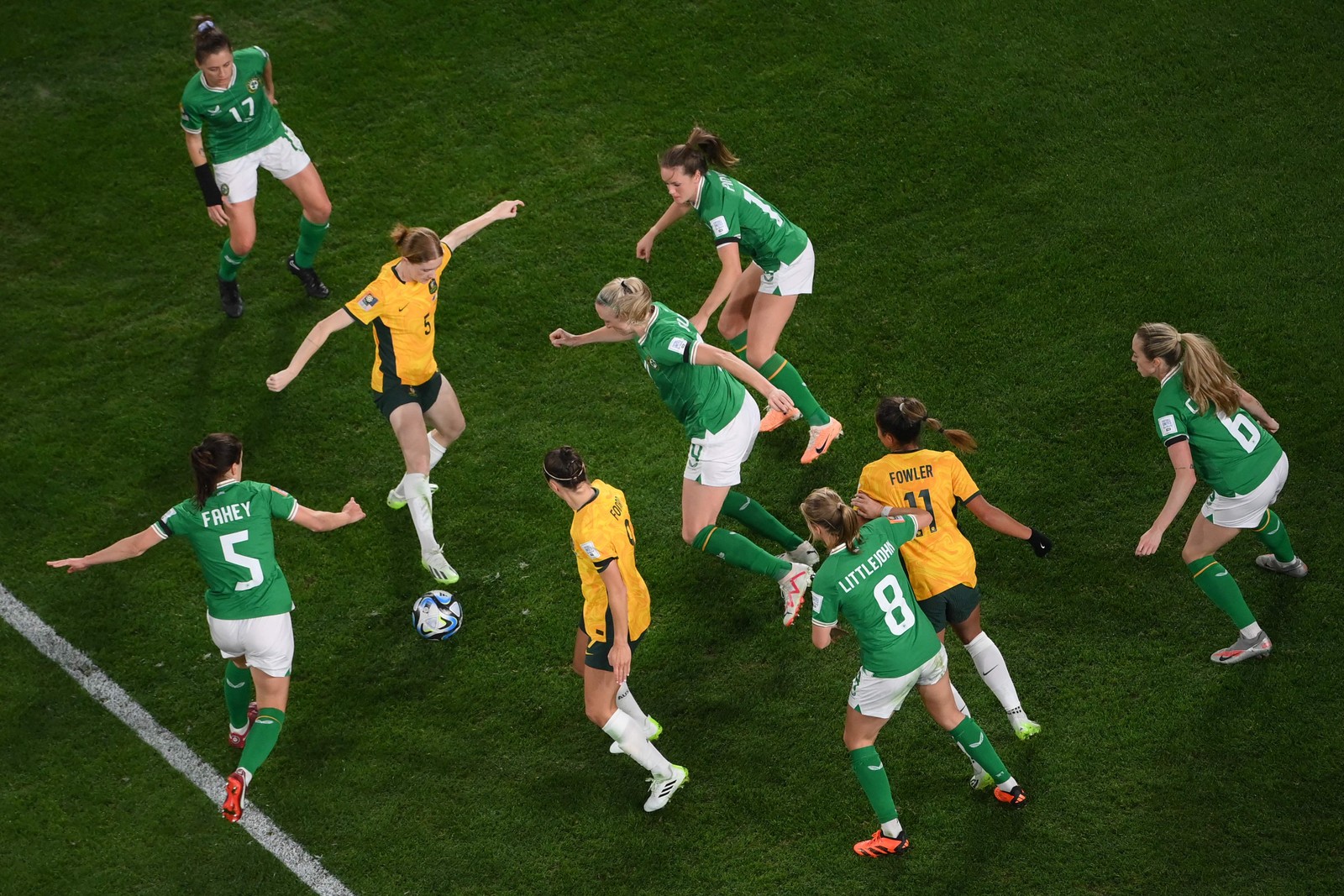 A partida entre Austrália e Irlanda terminou com o resultado de 1x0 para a Austrália. — Foto: FRANCK FIFE / AFP