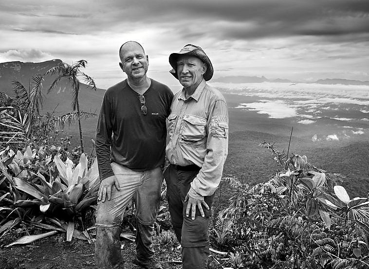 Arnaldo Bloch e Sebastião Salgado percorreram a Amazônia juntos em 2014 — Foto: Agência O Globo