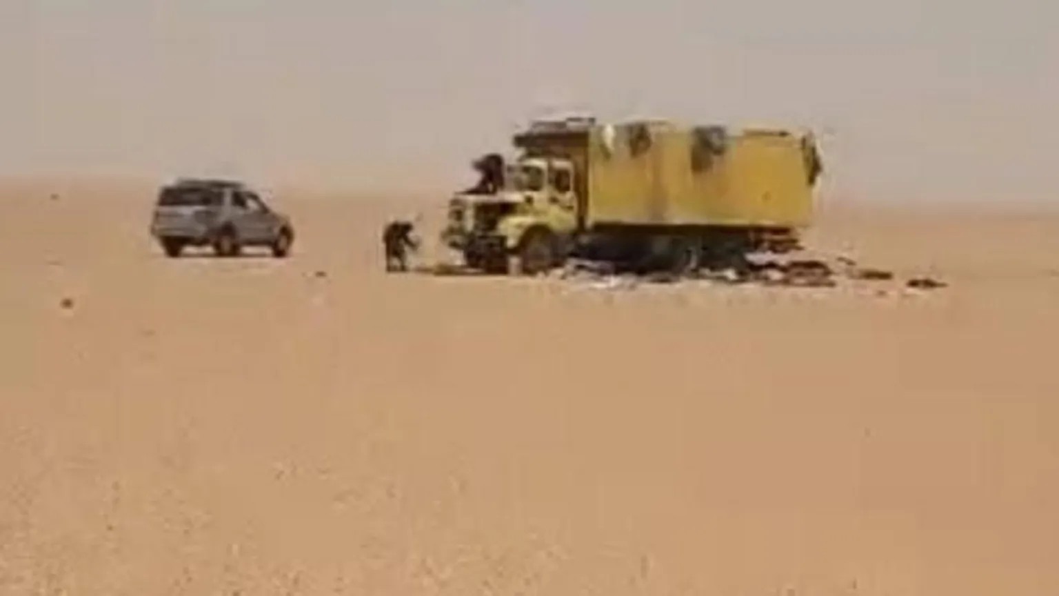 Pelo menos 49 pessoas morrem de sede no deserto do Saara após caminhão quebrar