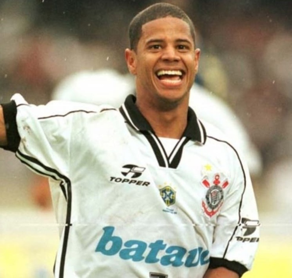 Marcelinho Carioca é o quinto maior artilheiro da história do Corinthians — Foto: Reprodução