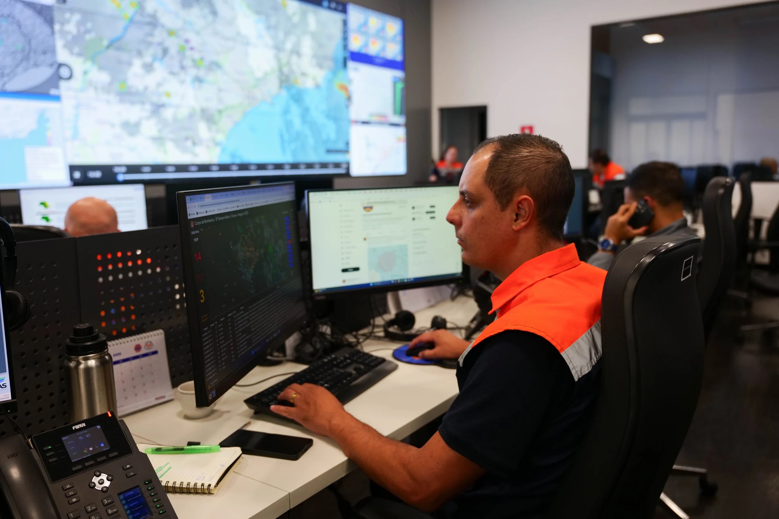 Chuva forte causa danos em oito cidades paulistas e altera local de votação em Itapevi - Foto
