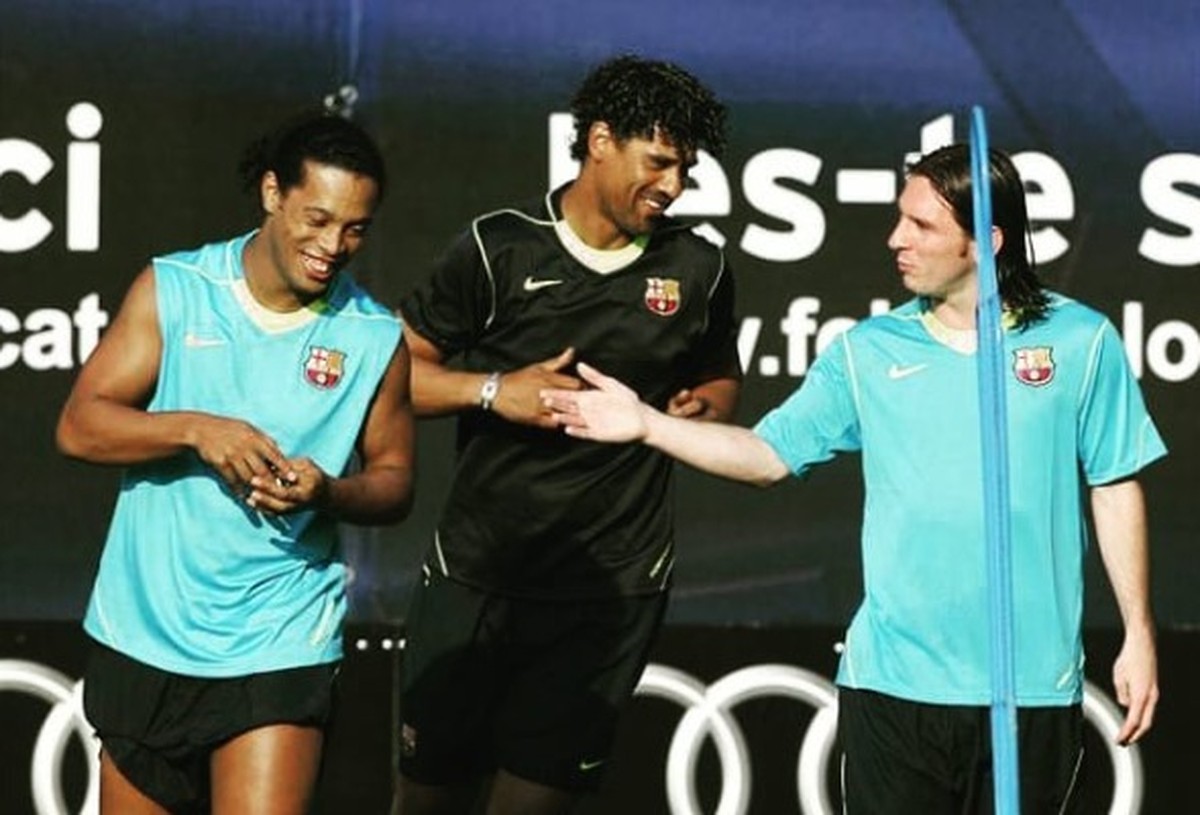 Treinador na &lsquo;era Ronaldinho&rsquo;, Frank Rijkaard pode voltar ao Barcelona, diz jornal