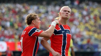Haaland comemora o primeiro gol marcado na partida — Foto: Getty Images via AFP