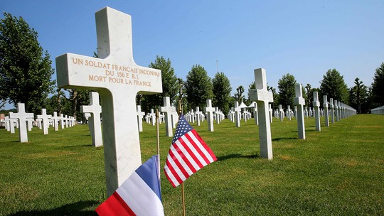 Soldado desconhecido dos EUA é sepultado na França 105 anos após a Primeira Guerra