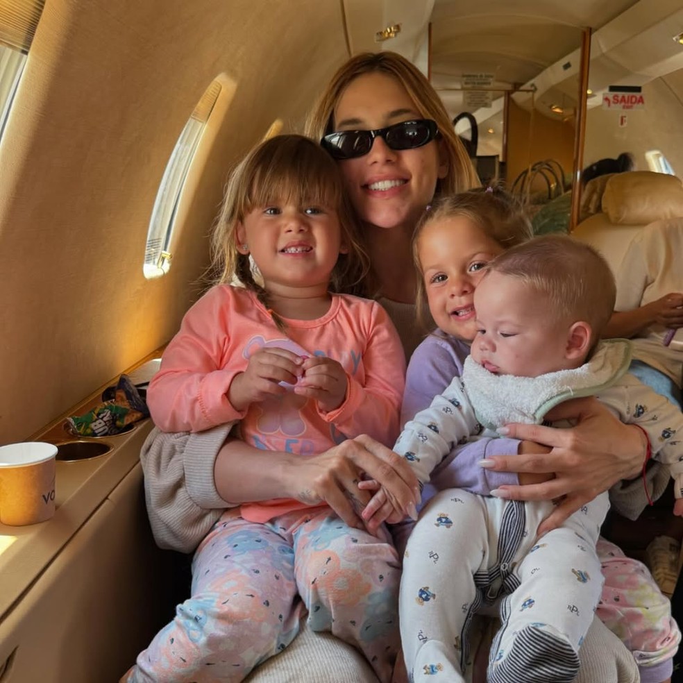 Virgínia Fonseca com os filhos em jatinho de luxo  — Foto: Reprodução Instagram