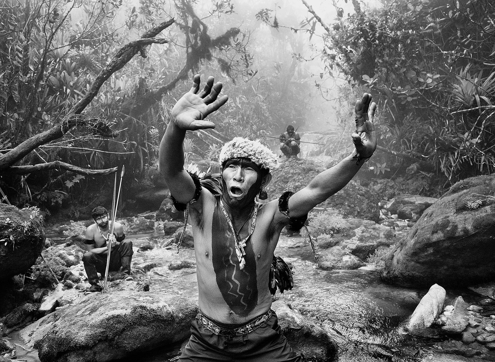 Registro de Sebastião Salgado da etnia ianomâmi, na Amazônia, em 2014 — Foto: Agência O Globo/Sebastião Salgado