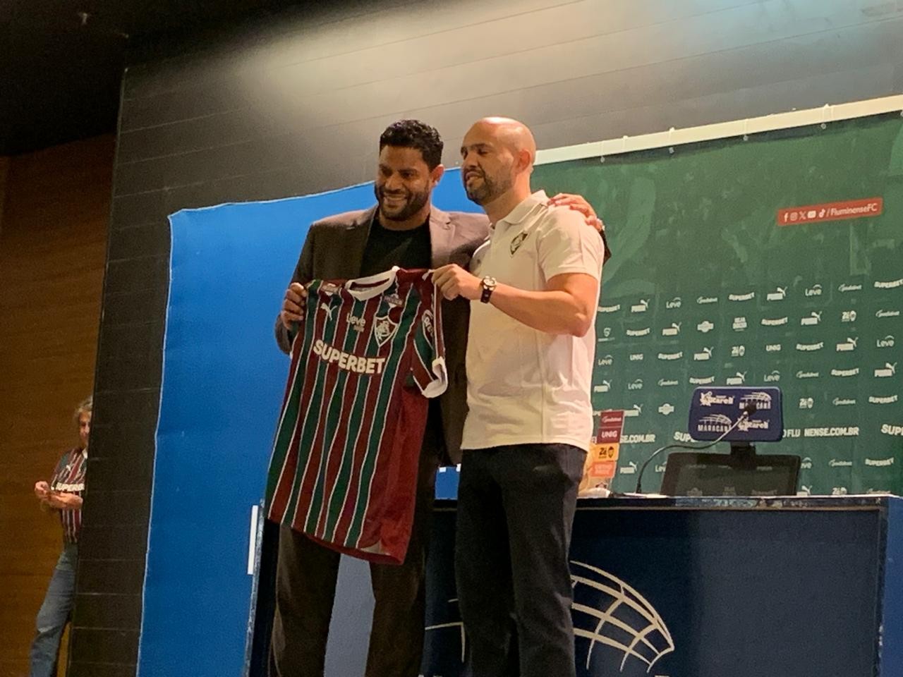Hulk é apresentado pelo Fluminense antes de jogo contra o São Paulo, no Maracanã