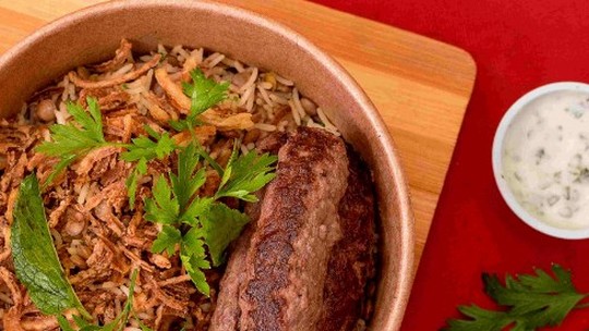 Tem até churrasco: marca de culinária árabe nascida na pandemia lança novo cardápio