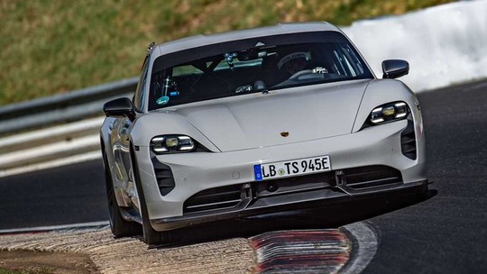 Porsche Taycan: Conheça o veículo elétrico da marca que tem aceleração de Fórmula 1, visual discreto e velocidade acima de 300 km/h Porsche Taycan: Conheça o veículo elétrico da marca que tem aceleração de Fórmula 1, visual discreto e velocidade acima de 300 km/h