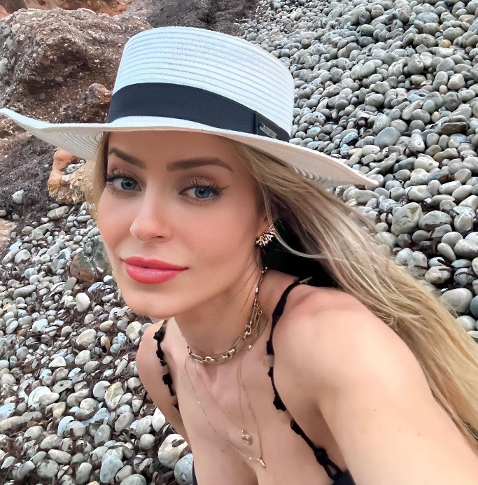 Paula von Sperling, do "BBB" 19, disse nas redes que gastou todo o dinheiro, mas não revelou como. Na web, ela costuma mostrar fotos de viagens e atua como influencer  — Foto: Reprodução Instagram