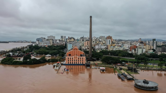 Enchente no RS: Após queda de 25 cm, chuva faz nível do Guaíba voltar a subir