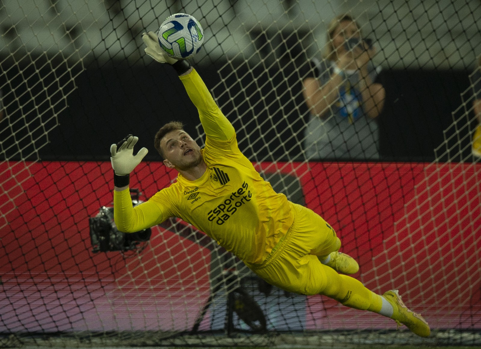 Goleiro Bento joga no Al-Nassr — Foto: Alexandre Cassiano/Infoglobo