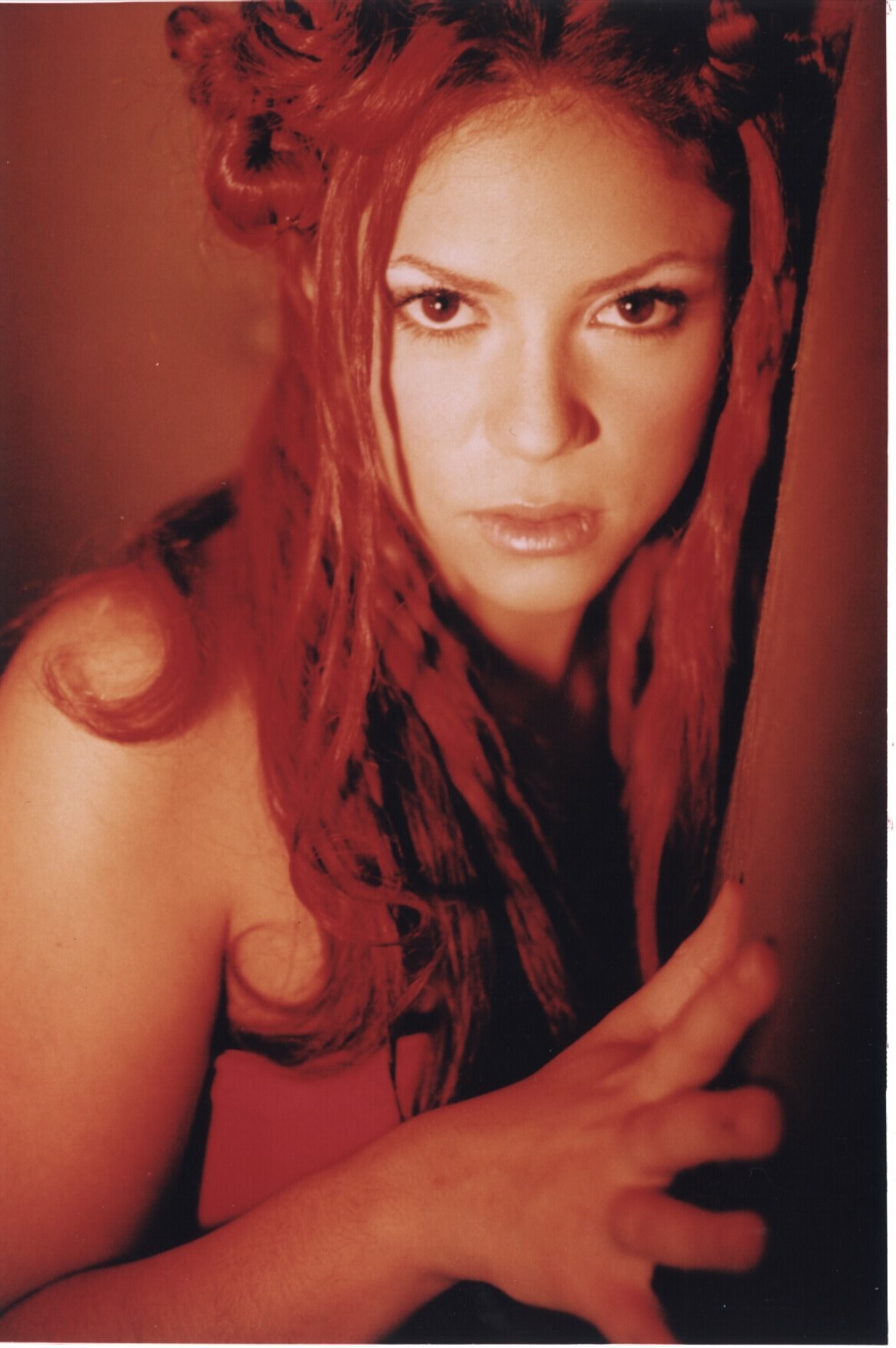 Shakira em 1999 — Foto: Divulgação