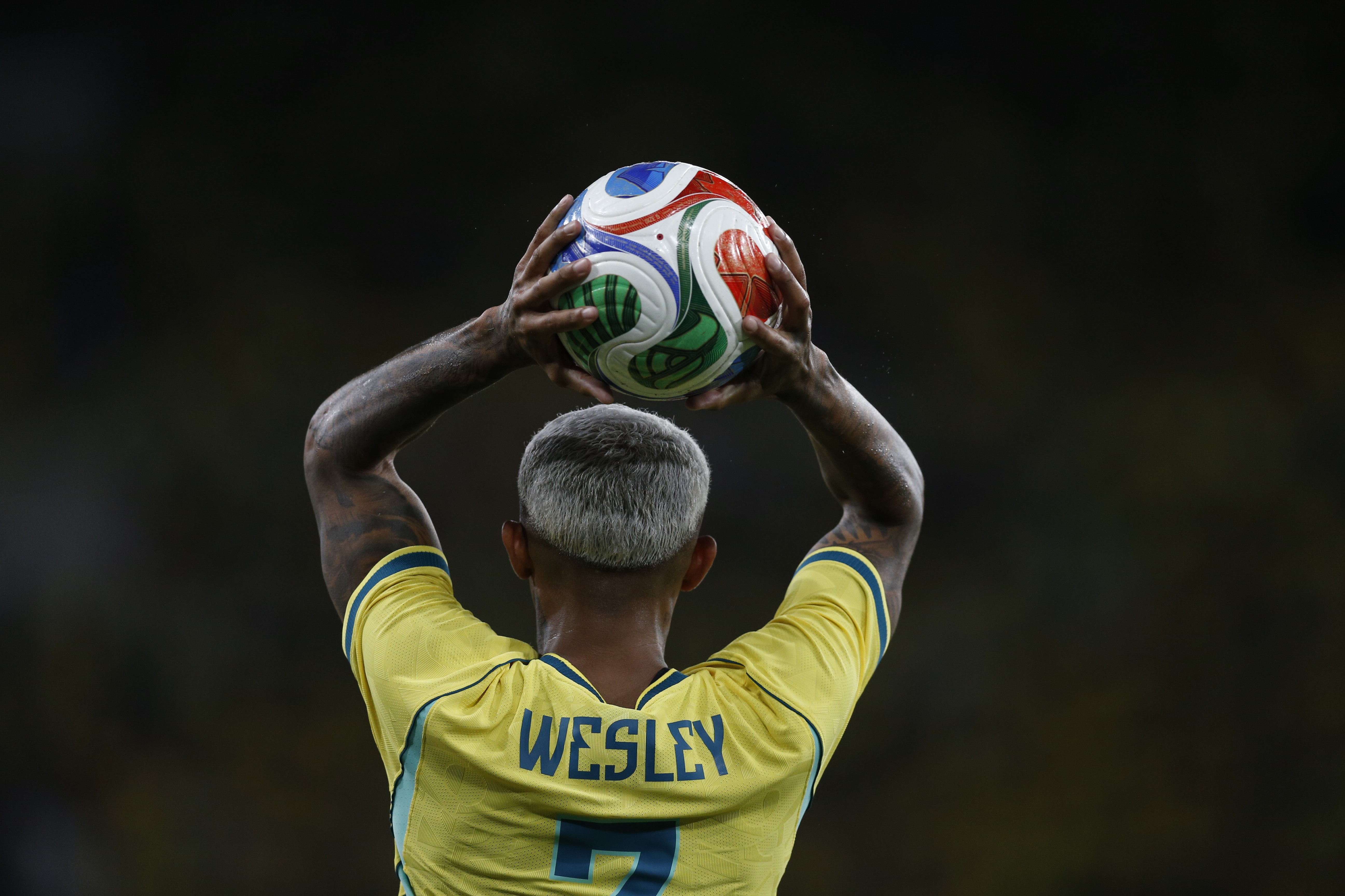 Wesley diz que 'dói' ser cortado do 'sonho' da Copa do Mundo