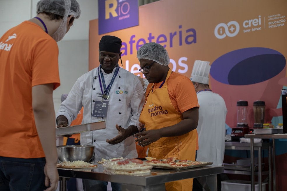 Tadeu Josué da Costa Moreira, 27 anos, tem autismo e completou o curso de Lanchonete no Senac — Foto: Lucas Tavares/O Globo