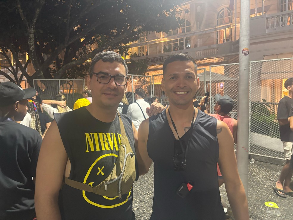 Paraguaios chegaram nesta sexta ao Rio depois de dois dias de viagem — Foto: Henrique Barbi