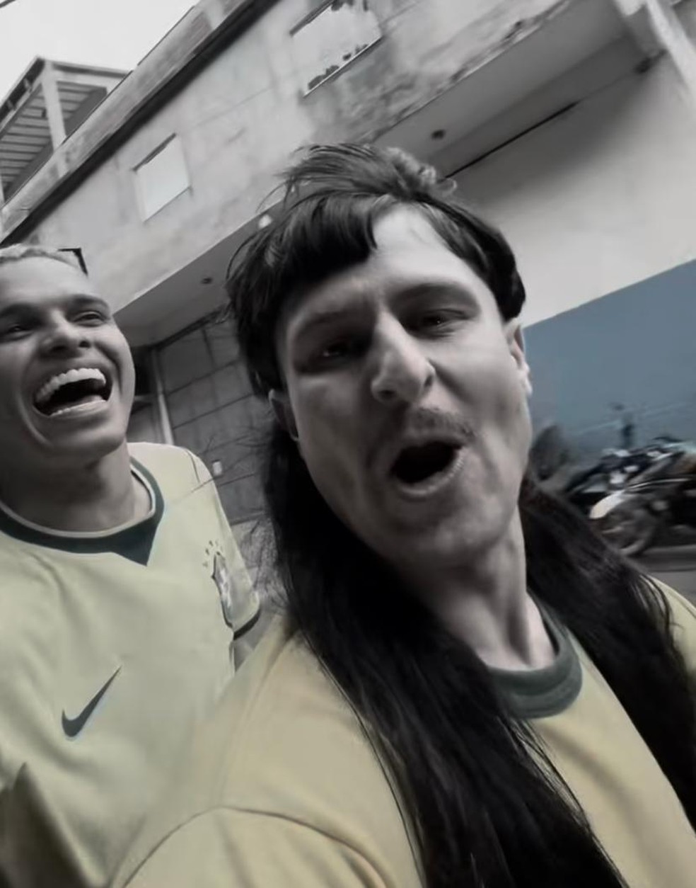 Os passos de Oliver Tree na Rocinha na véspera de morrer em acidente de ...