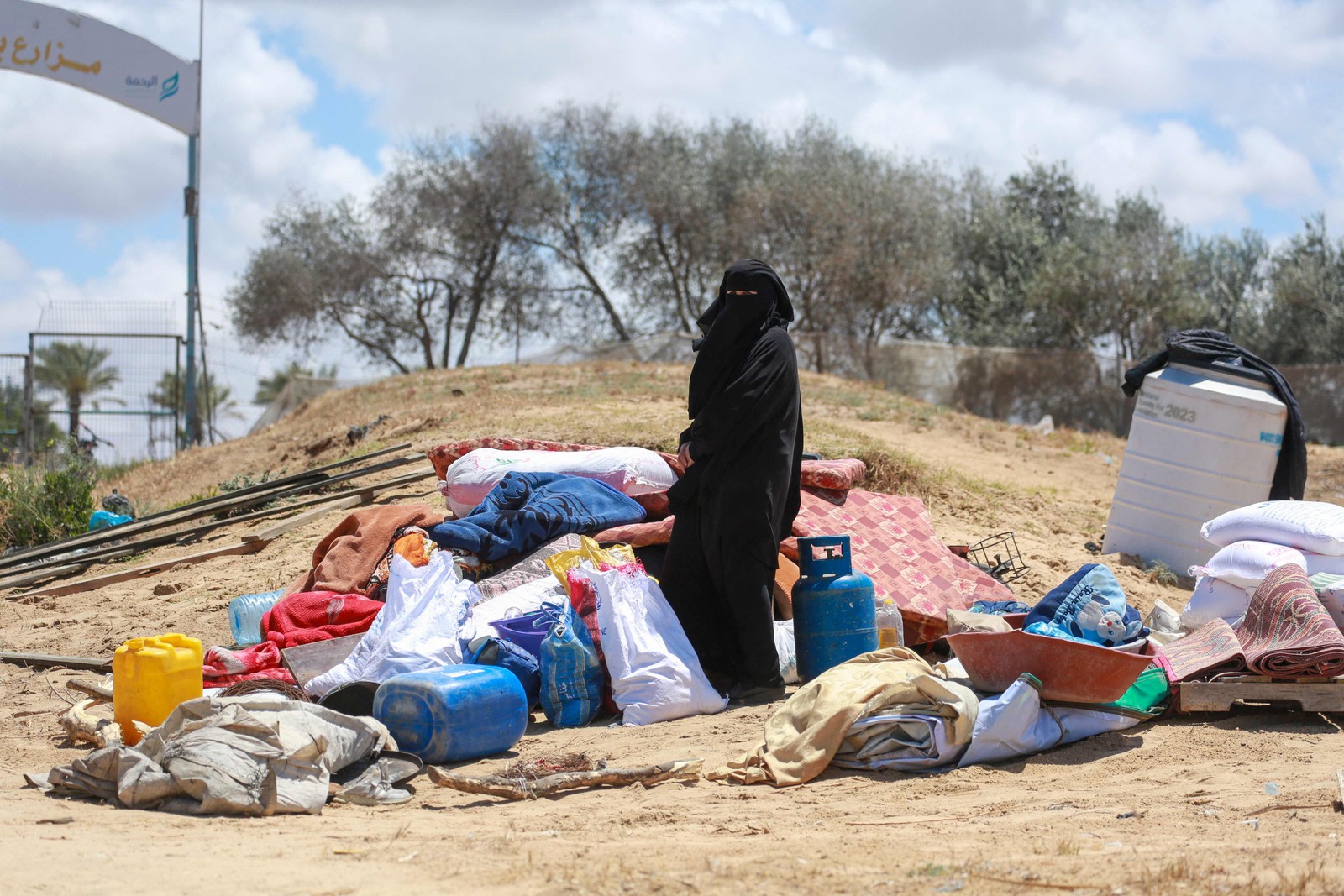 Palestinos deixam Rafah ap&oacute;s ordem de evacua&ccedil;&atilde;o do Ex&eacute;rcito israelense &mdash; Foto: AFP