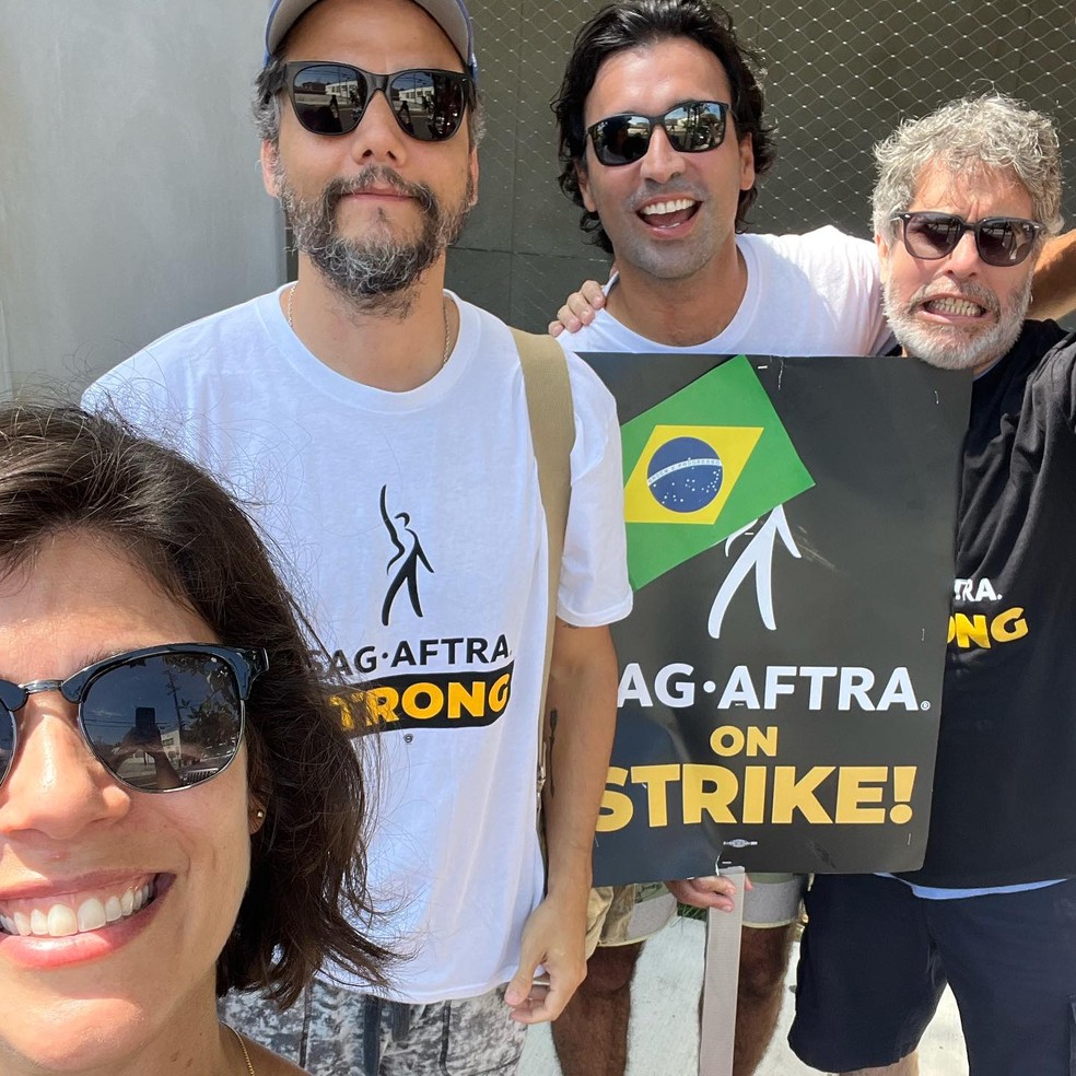 Morando nos EUA, Wagner Moura participa de ato em apoio à greve