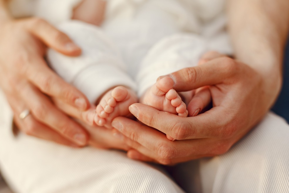 Imagem ilustrativa de mãe com bebê — Foto: Magnific