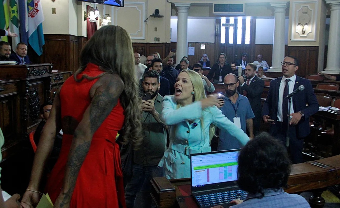 vereadora que criticou homenagem a Ludmilla cita fatos ‘descontextualizados’