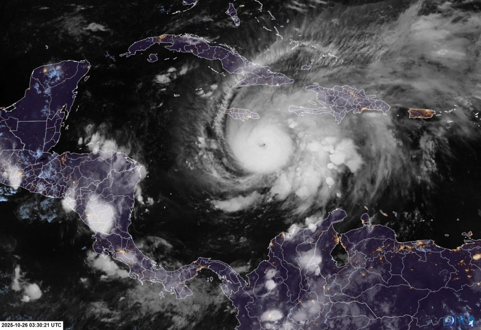 Furacão Melissa se intensifica e avança lentamente em direção à Jamaica, com ventos de até 193 km/h — Foto: RAMMB/CIRA/AFP