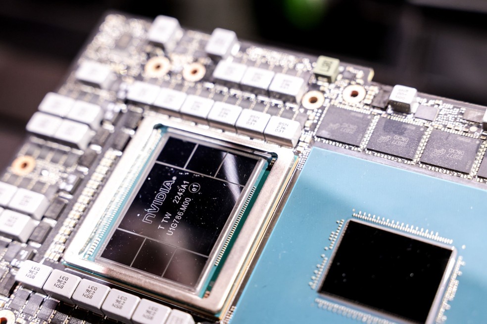 Chip da Nvidia: aposta em inteligência artificial fez empresa dar um salto — Foto: I-Hwa Cheng/Bloomberg