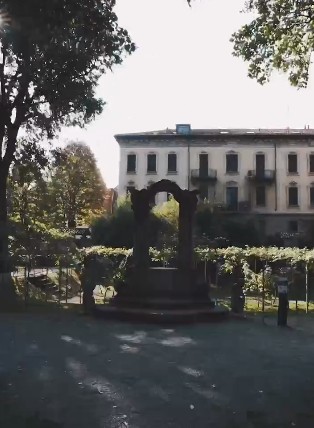 Terreno em jardim de mansão renascentista foi dado a Leonardo Da Vinci por trabalho em igreja de Milão — Foto: Reprodução/Instagram