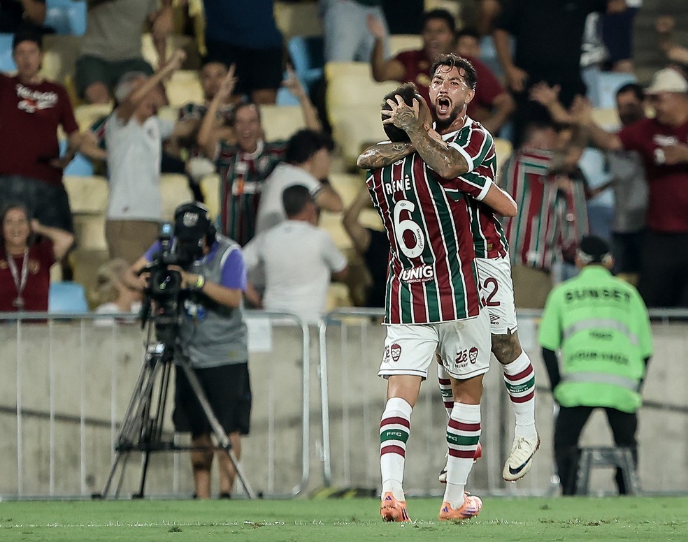 Renê e Lucho Acosta formam parceria no Fluminense