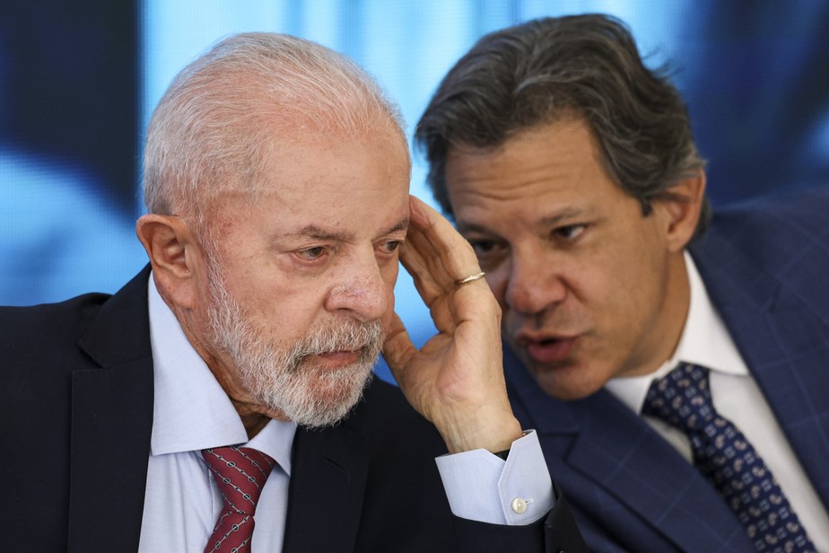 O presidente Lula e o ministro da Fazenda, Fernando Haddad, em evento no Palácio do Planalto