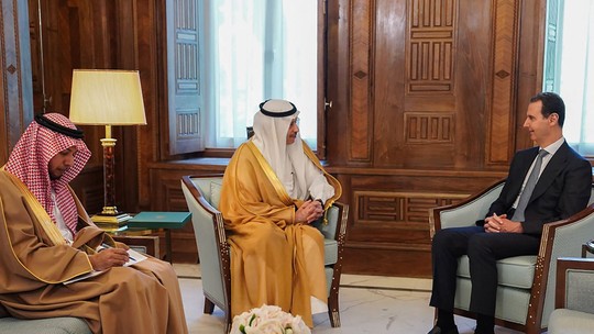 Arábia Saudita convida presidente sírio para reunião de cúpula após 11 anos de exclusão
