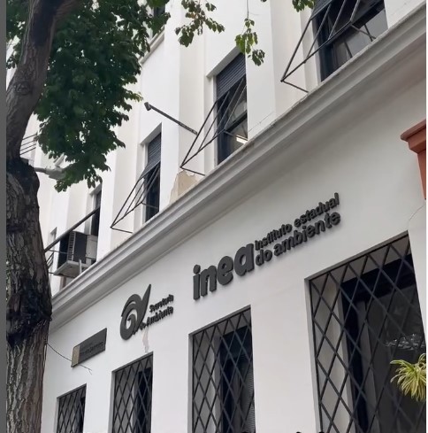 Fachada e atuação operacional do Instituto Estadual do Ambiente (Inea) no Rio de Janeiro