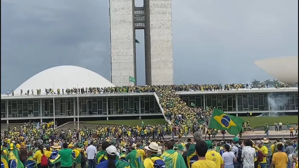 Bolsonaristas invadem Congresso Nacional — Foto: Reprodução/ TV Globo