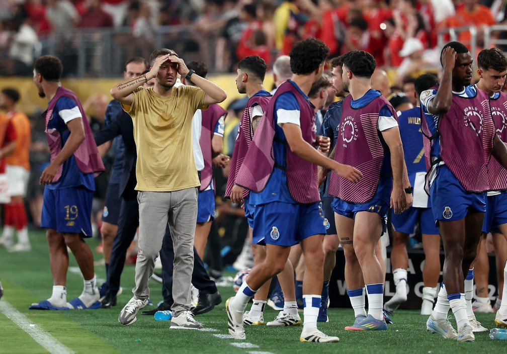 Anselmi deixou o comando do Porto após o Mundial — Foto: FRANCK FIFE / AFP