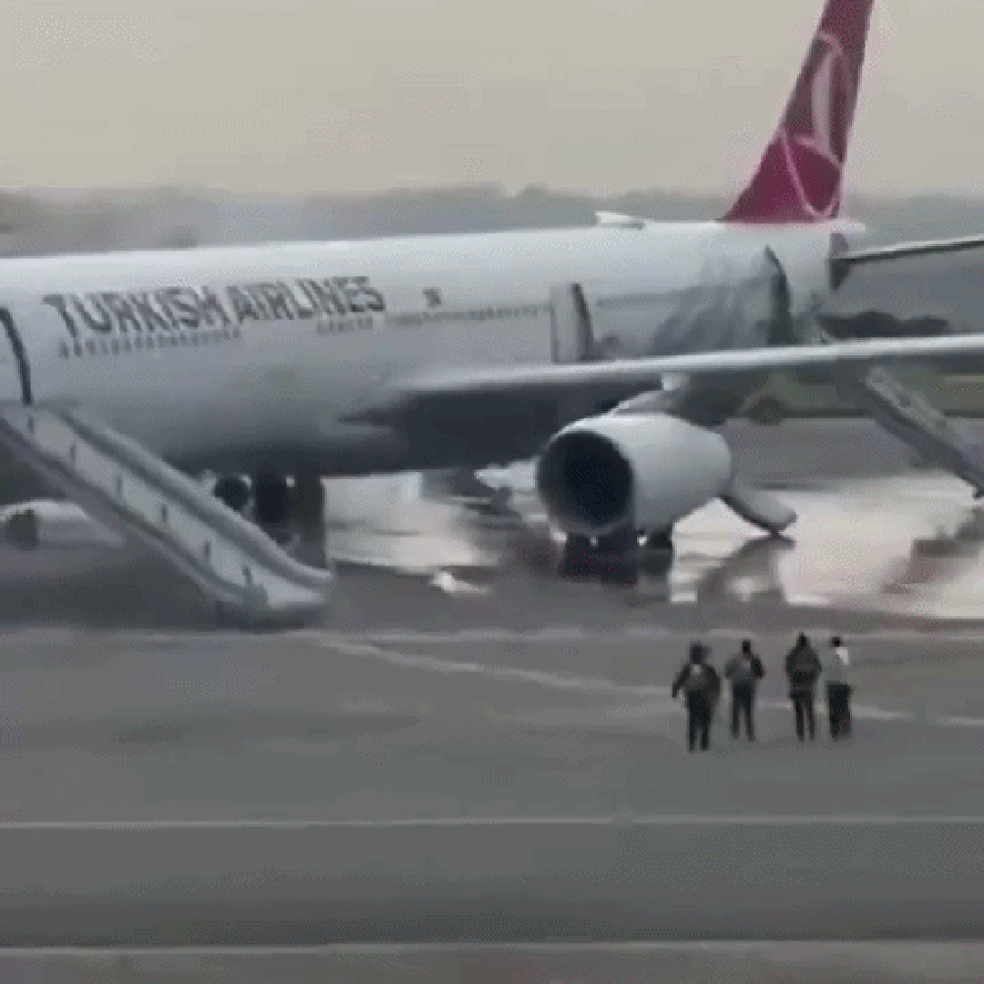 Trem de pouso de avião pega fogo ao pousar no Nepal e fecha principal aeroporto do país; vídeo