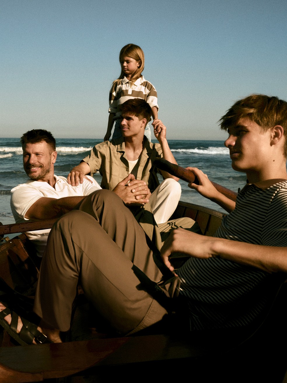 Rodrigo Hilbert com os gêmeos João e Francisco, e a caçula, Maria Manoela — Foto: Divulgação