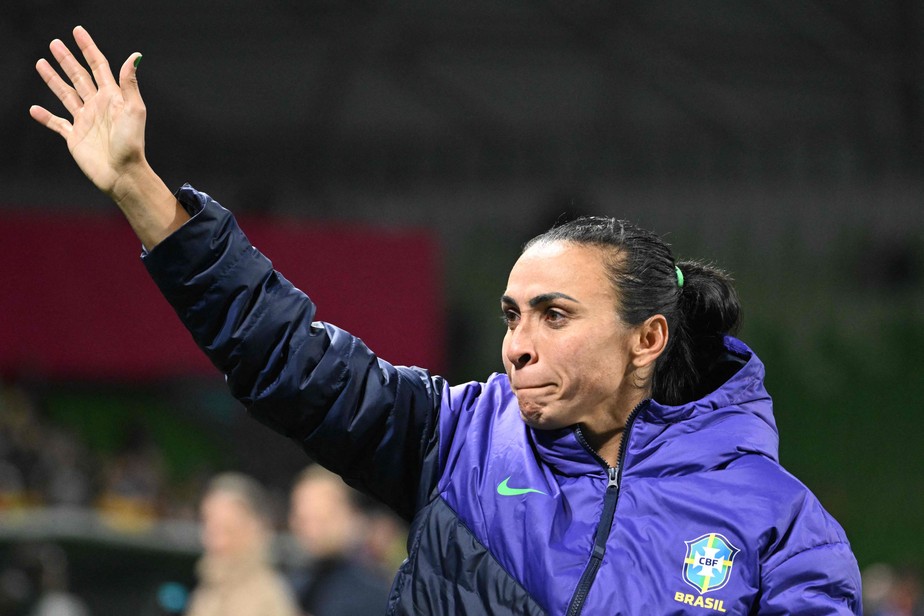 A Seleção Brasileira Feminina busca a glória na nona Copa do Mundo Feminina  da FIFA consecutiva com a despedida de Marta –