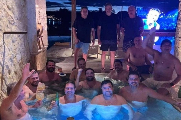Senador pede a Mendonça providências contra delegado da PF por vazamento de foto na piscina - QTU Questões do Universo