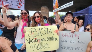 Ato contra feminicídio na Avenida Paulista, no domingo (07/12) — Foto: Hyndara Freitas/Agência O Globo