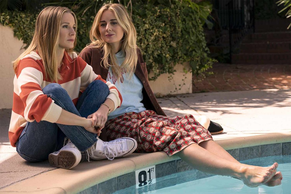 Kristen Bell e Justine Luppe, as irmãs em "Ninguém quer" — Foto: Netflix