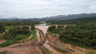 The remains of the railway bridge destroyed in the Vale Dam accident in Brumadinho — Photo: Douglas Magno / AFP