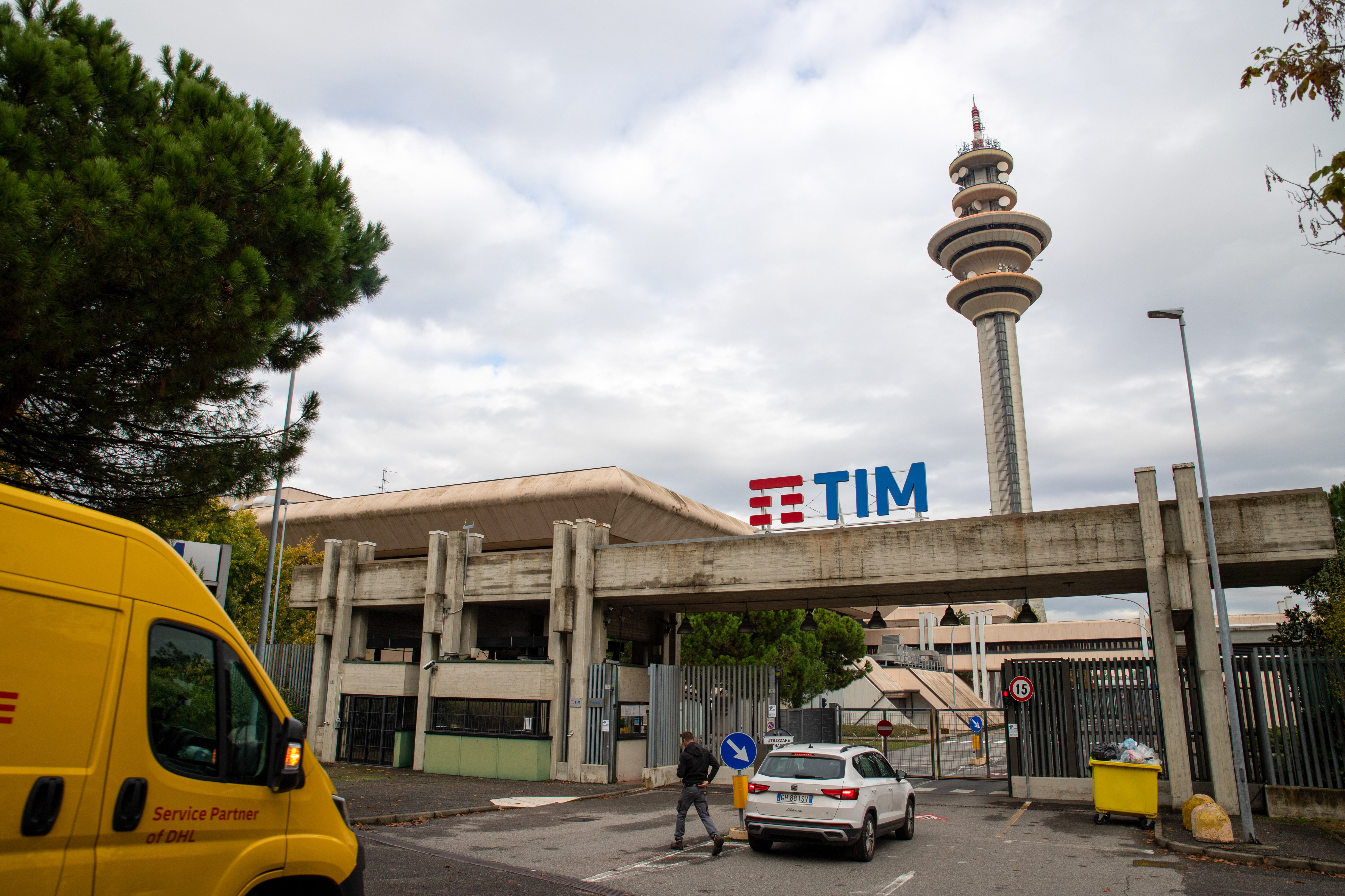 Telecom Italia, controladora da TIM, pode ser comprada por estatal ...
