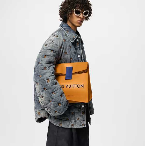 Louis Vuitton vende bolsa que imita saco de p o por 2700 h