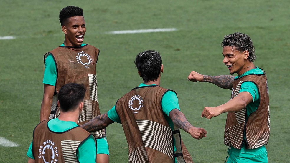 Os jogadores Joaquín Piquerez, Estêvão, Facundo Torres e Richard Ríos, do Palmeiras, durante treinamento, na Universidade da Carolina do Norte — Foto: Cesar Greco/Palmeiras