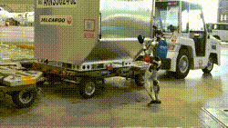 Companhia aérea no Japão testa robôs humanoides para suprir falta de mão de obra em aeroportos; vídeo