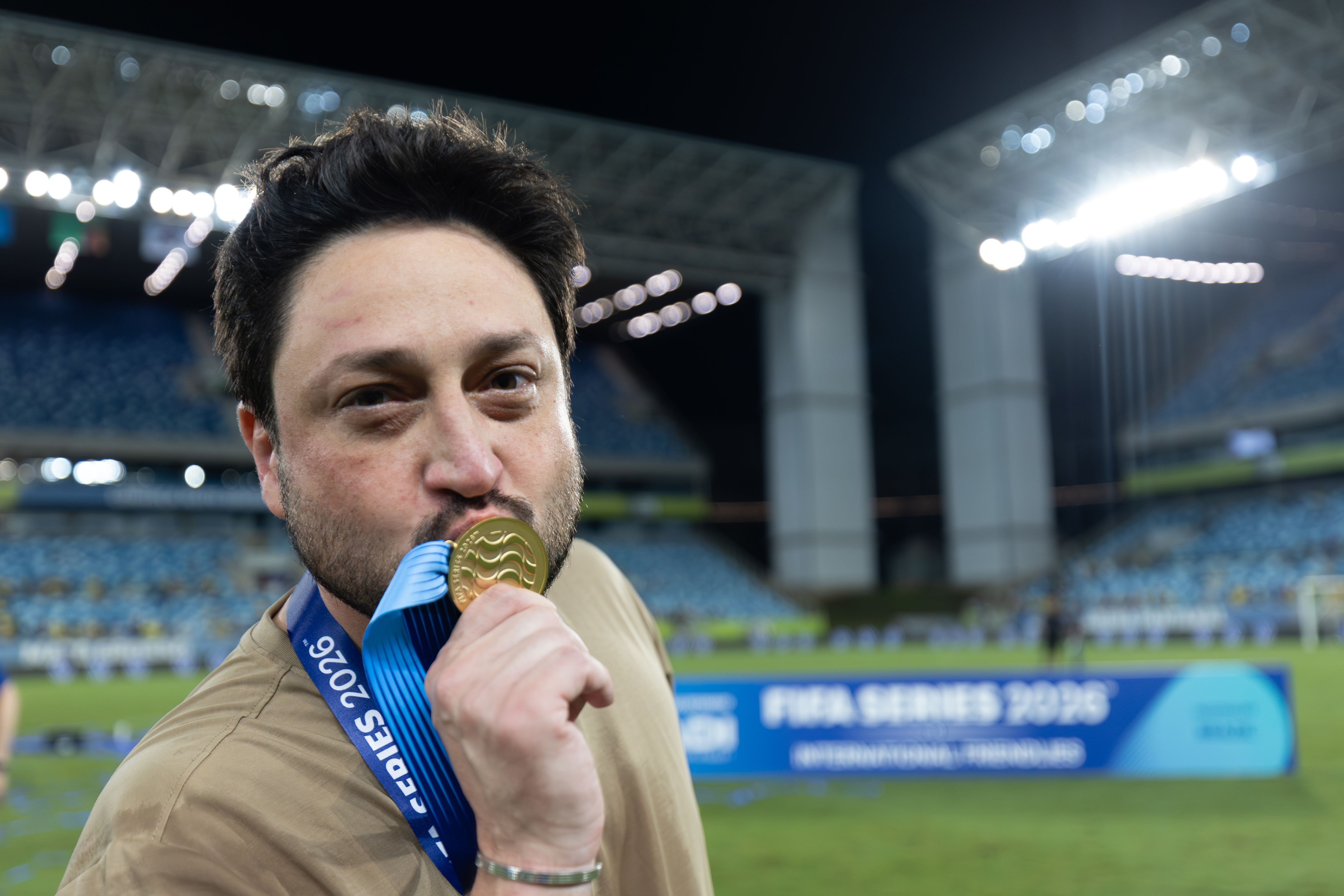 Técnico da seleção feminina, Arthur Elias lidera um Brasil renovado diante dos EUA