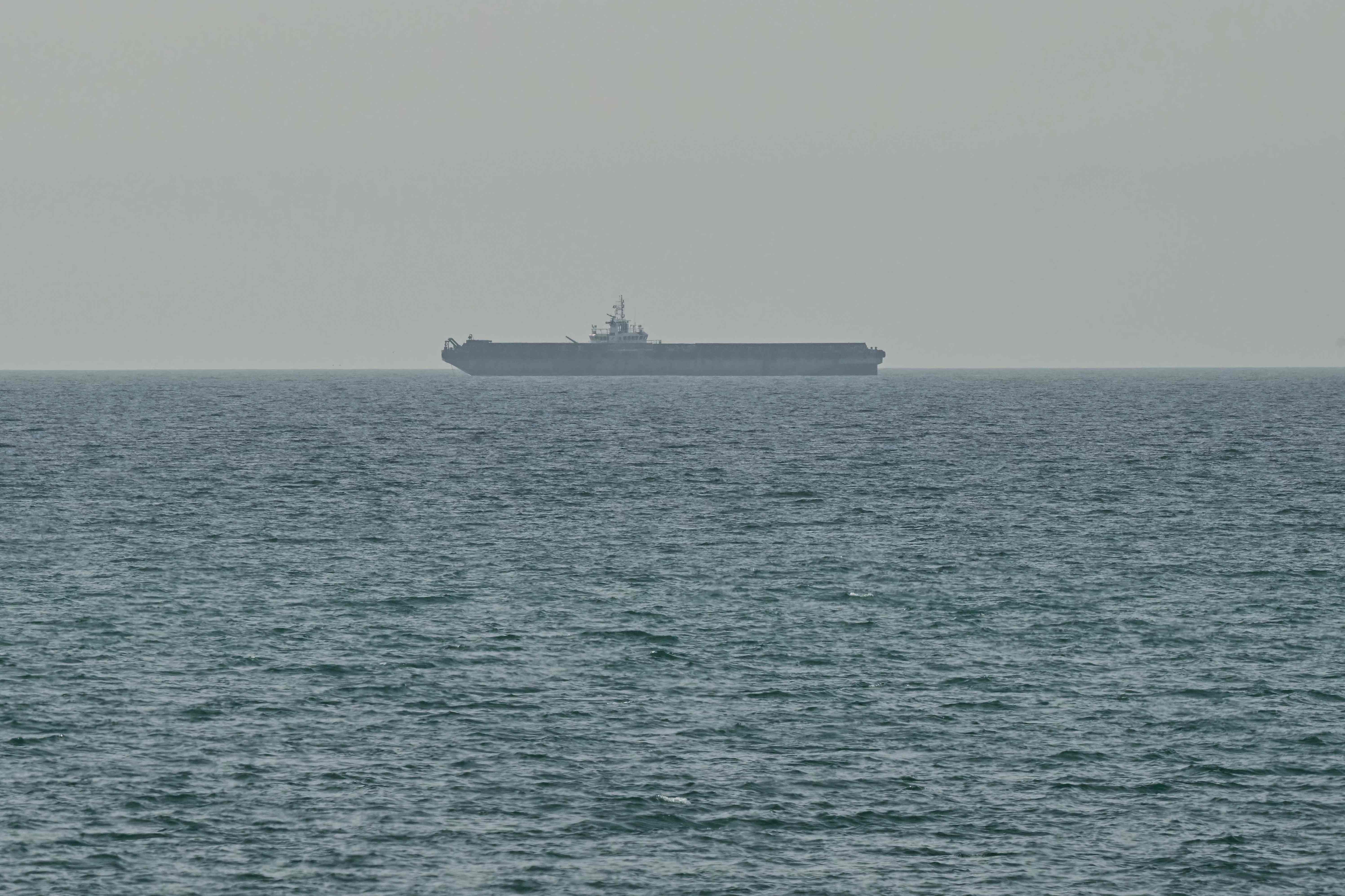 Tensão no estreito de ormuz eleva preços do petróleo após apreensão de navio iraniano